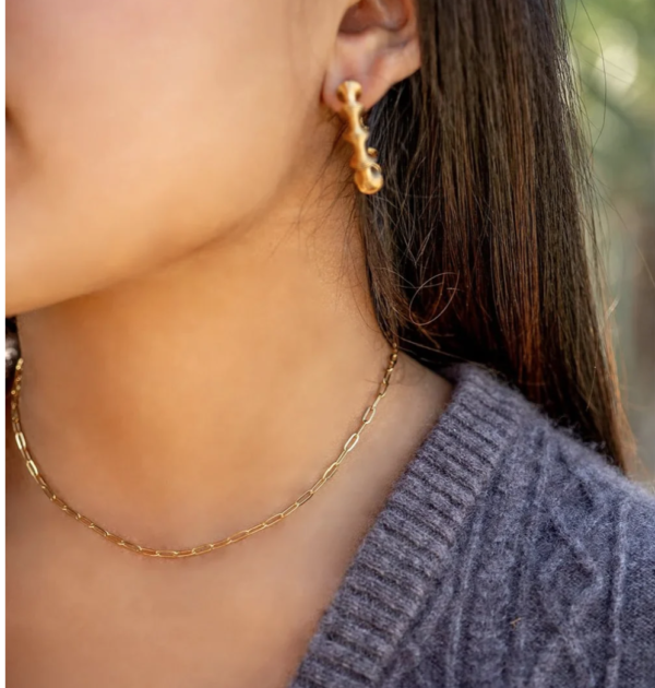 Linked Arms 18k Paperclip Necklace Gold